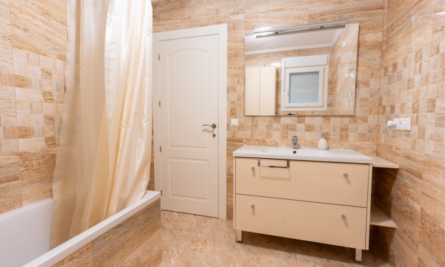 Herverkoop - Villa - Torrevieja - Los Balcones
