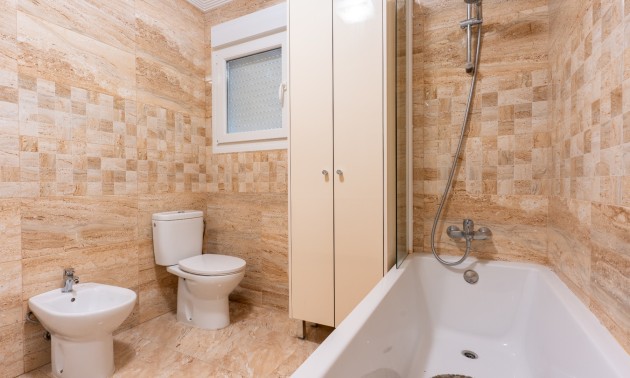 Herverkoop - Villa - Torrevieja - Los Balcones