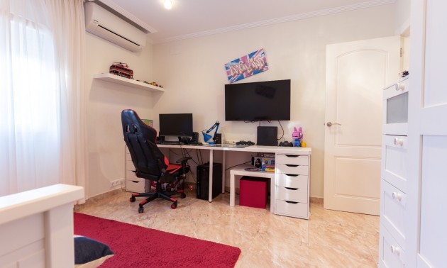 Herverkoop - Villa - Torrevieja - Los Balcones