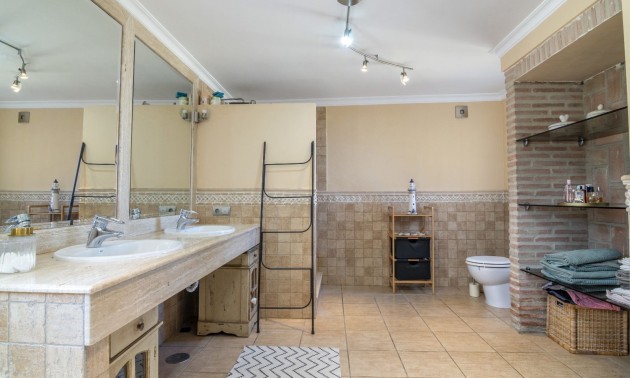 Resale - Villa - Benahavis - La Quinta