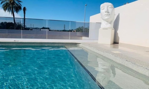 Herverkoop - Villa - San Fulgencio - Urbanización La Marina