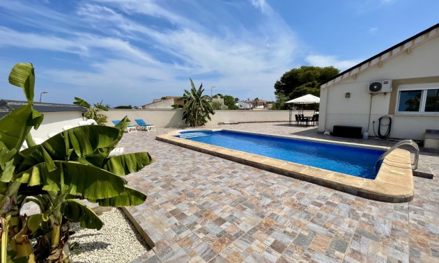 Herverkoop - Villa - Torrevieja - Los Balcones
