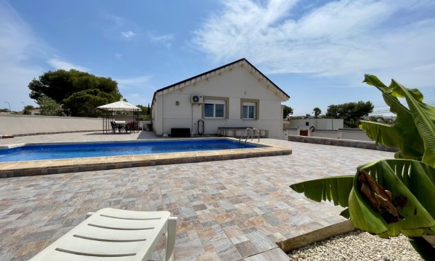 Herverkoop - Villa - Torrevieja - Los Balcones