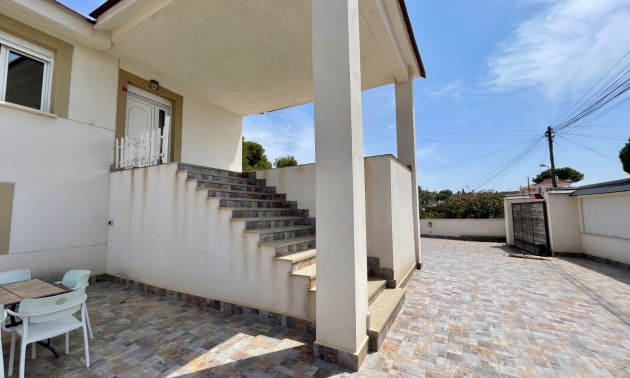 Herverkoop - Villa - Torrevieja - Los Balcones
