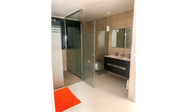 Herverkoop - Villa - Alicante - Campoamor
