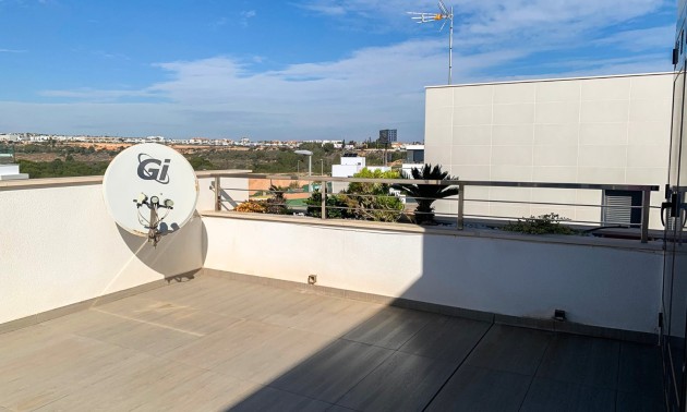 Herverkoop - Villa - Alicante - Campoamor