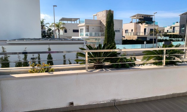 Herverkoop - Villa - Alicante - Campoamor