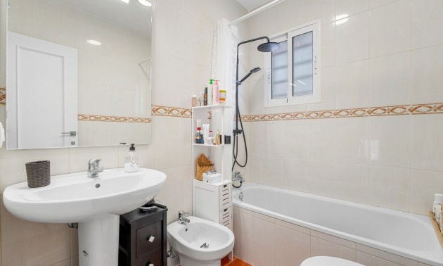 Resale - Villa - Orihuela Costa - Villamartín