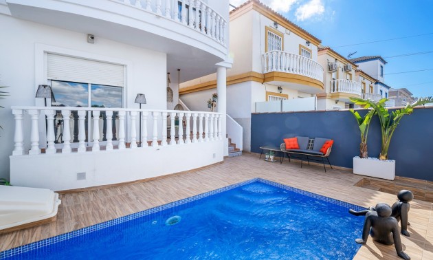 Resale - Villa - Orihuela Costa - Villamartín
