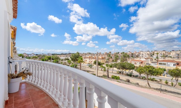 Resale - Villa - Orihuela Costa - Villamartín