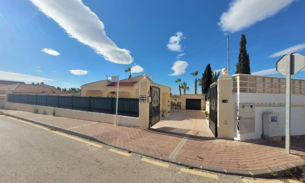 Herverkoop - Villa - San Fulgencio - Urbanización La Marina