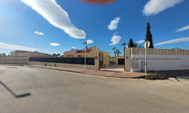 Herverkoop - Villa - San Fulgencio - Urbanización La Marina