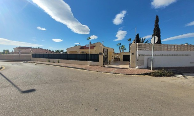 Herverkoop - Villa - San Fulgencio - Urbanización La Marina