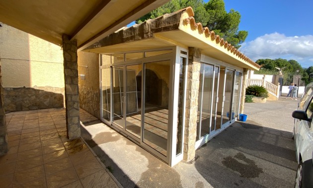 Resale - Villa - Sax