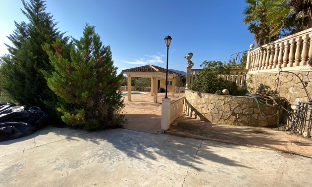 Resale - Villa - Sax