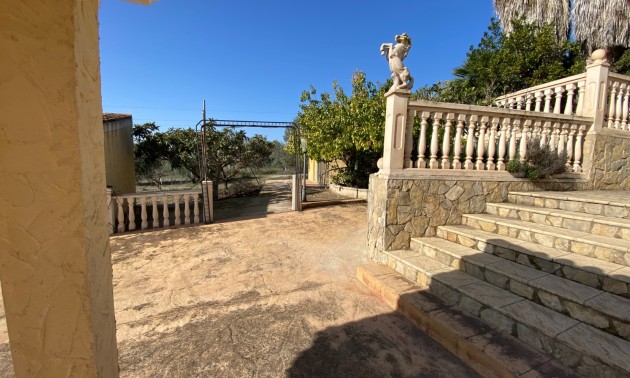 Resale - Villa - Sax