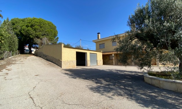 Resale - Villa - Sax