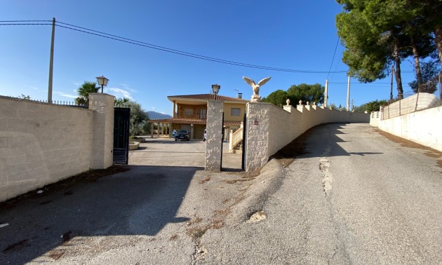 Resale - Villa - Sax