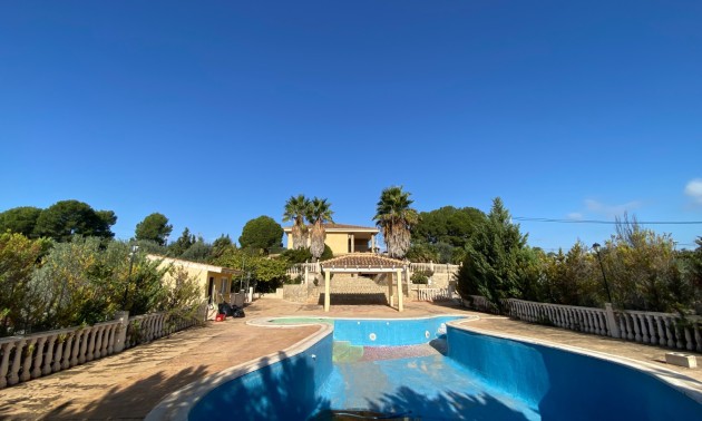 Resale - Villa - Sax