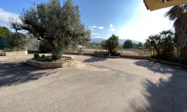 Resale - Villa - Sax