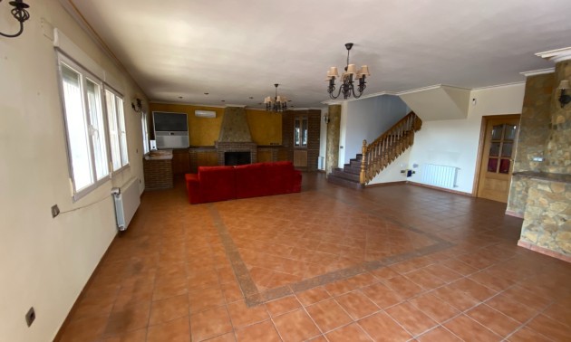 Resale - Villa - Sax