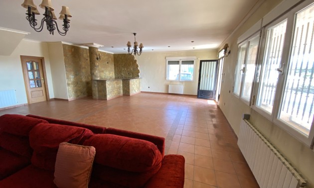Resale - Villa - Sax