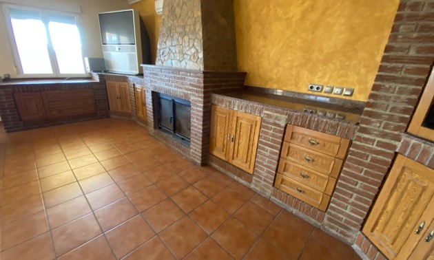 Resale - Villa - Sax