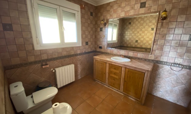Resale - Villa - Sax