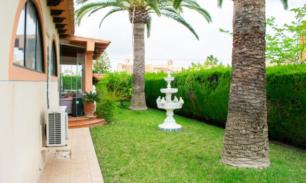 Herverkoop - Villa - Orihuela Costa - MUY CERCA DE LA PLAYA