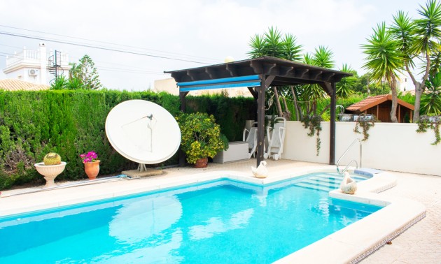 Herverkoop - Villa - Orihuela Costa - MUY CERCA DE LA PLAYA