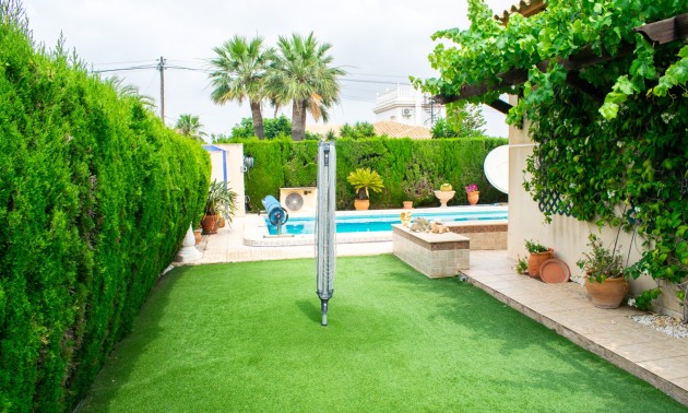 Herverkoop - Villa - Orihuela Costa - MUY CERCA DE LA PLAYA