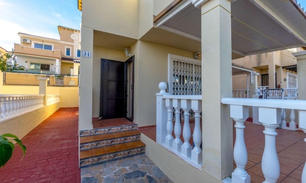 Herverkoop - Villa - Orihuela Costa - Villamartín