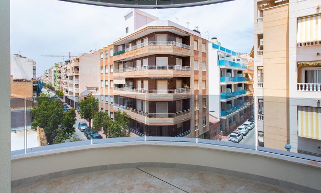 Herverkoop - Apartment - Torrevieja - Playa del Cura
