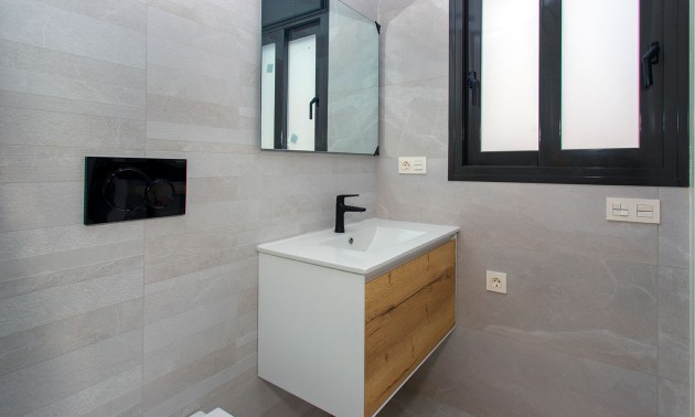 Herverkoop - Apartment - Torrevieja - Playa del Cura