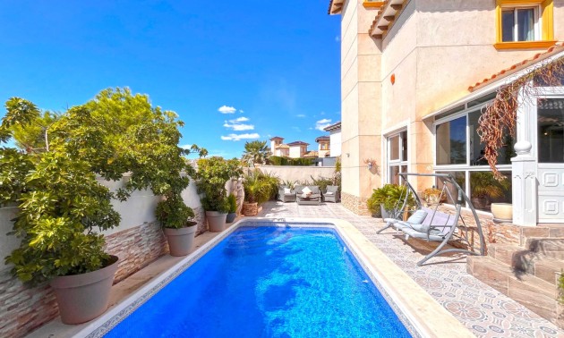 Herverkoop - Villa - Orihuela Costa - La Zenia