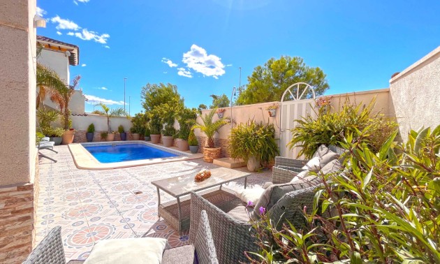 Herverkoop - Villa - Orihuela Costa - La Zenia