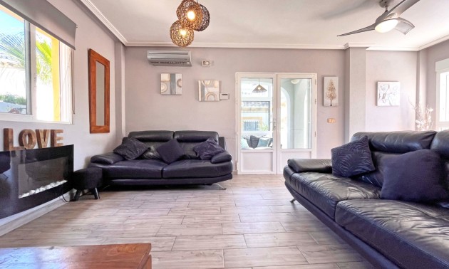 Herverkoop - Villa - Orihuela Costa - La Zenia
