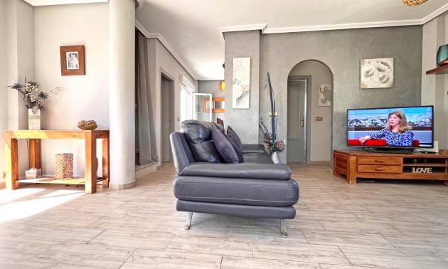 Herverkoop - Villa - Orihuela Costa - La Zenia