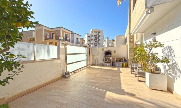 Herverkoop - Villa - Orihuela Costa - Villamartín