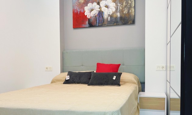 Herverkoop - Apartment - Torrevieja - Playa del Cura