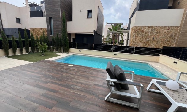 Herverkoop - Villa - Orihuela Costa - Lomas De Cabo Roig