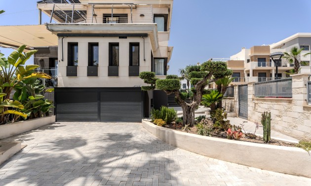 Herverkoop - Villa - Orihuela Costa - La Zenia