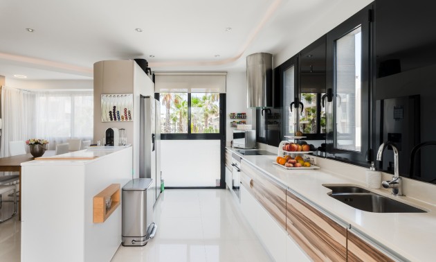 Herverkoop - Villa - Orihuela Costa - La Zenia