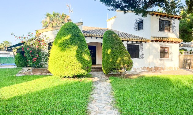 Herverkoop - Villa - Orihuela Costa - Punta Prima