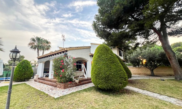 Herverkoop - Villa - Orihuela Costa - Punta Prima