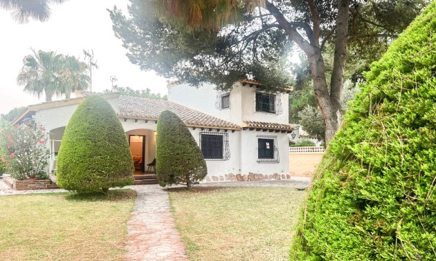 Herverkoop - Villa - Orihuela Costa - Punta Prima