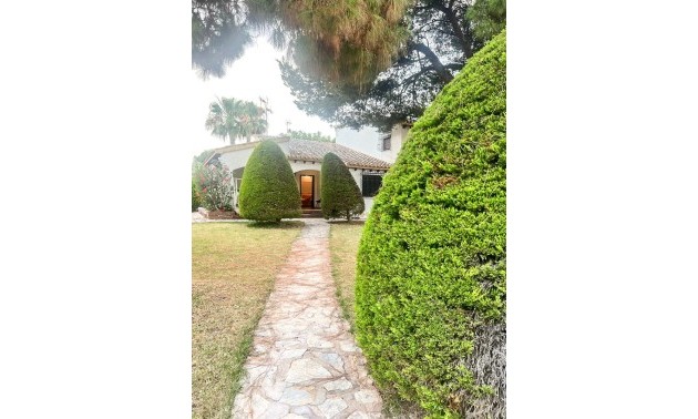 Herverkoop - Villa - Orihuela Costa - Punta Prima