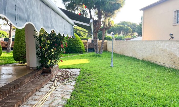 Herverkoop - Villa - Orihuela Costa - Punta Prima
