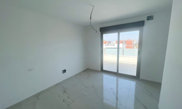 Herverkoop - Villa - Daya Nueva