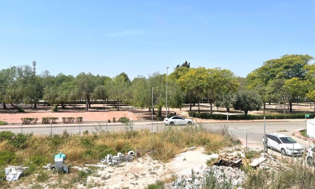 Herverkoop - Villa - Daya Nueva